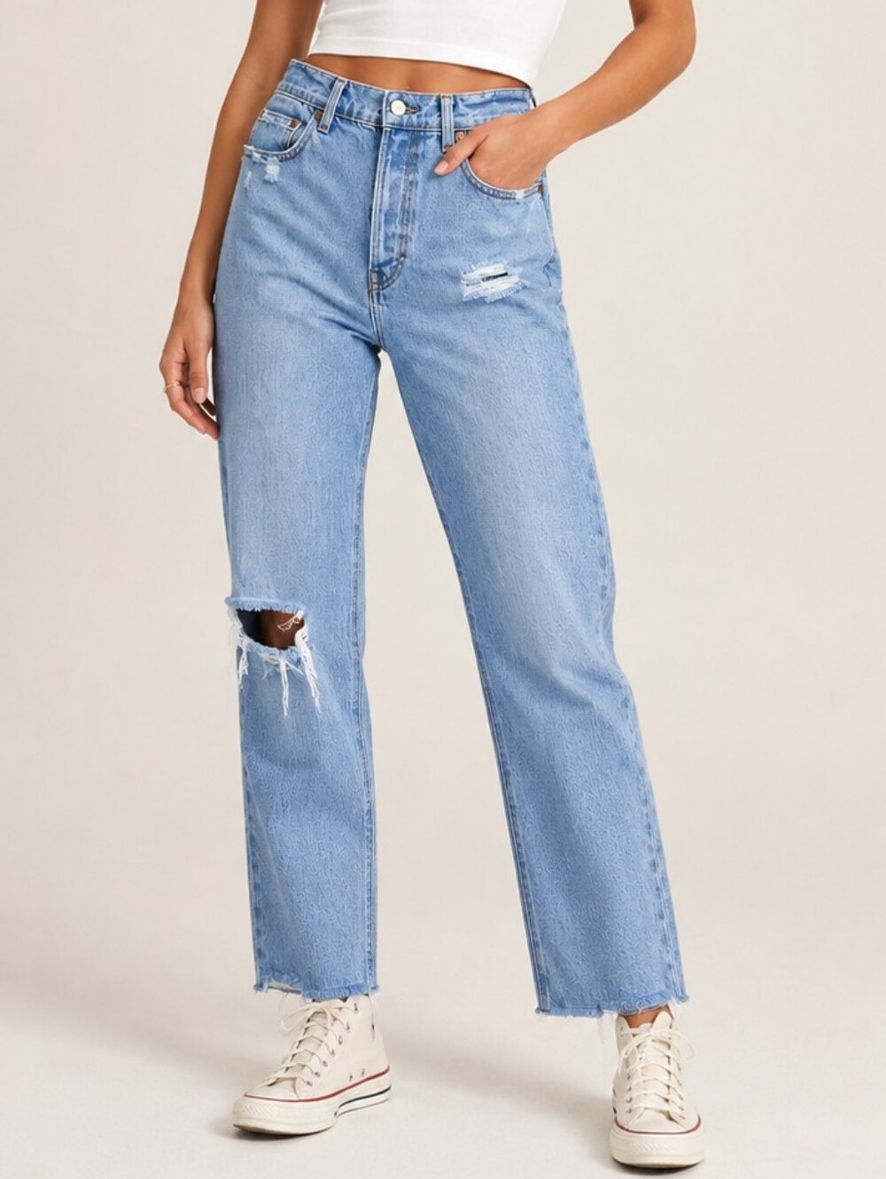 Abercrombie & Fitch Light Wash Distressed High Waist Mom Jeans Women's Size 25